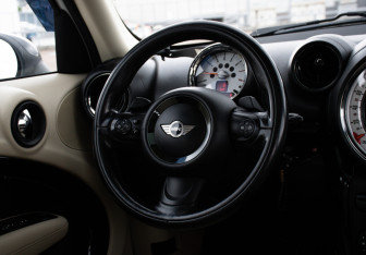 Подержанный автомобиль MINI Countryman 2013 года (14 фото)