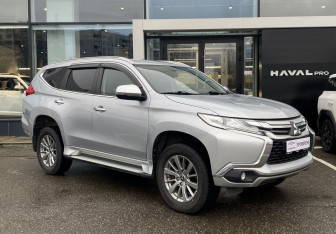 Подержанный автомобиль Mitsubishi Pajero Sport 2018 года (3 фото)