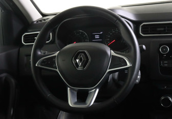 Подержанный автомобиль Renault Duster 2022 года (9 фото)