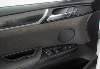 Подержанный автомобиль BMW X4 2017 года (16 фото)