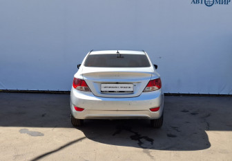Подержанный автомобиль Hyundai Solaris Sedan 2011 года (6 фото)