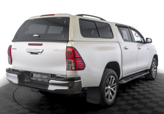 Подержанный автомобиль Toyota Hilux 2016 года (5 фото)
