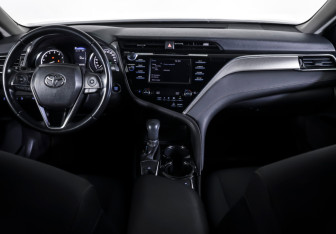 Подержанный автомобиль Toyota Camry Sedan 2018 года (12 фото)