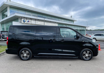 Подержанный автомобиль Peugeot Traveller 2021 года (4 фото)
