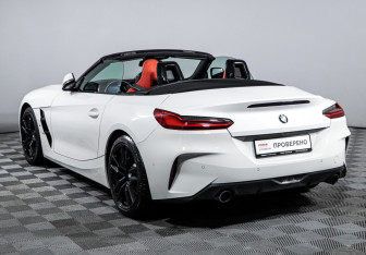 Подержанный автомобиль BMW Z4 Roadster 2021 года (15 фото)