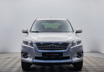 Подержанный автомобиль Toyota RAV4 2012 года (8 фото)