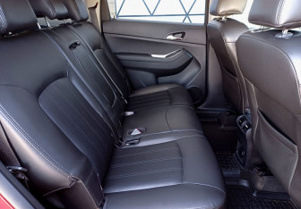 Подержанный автомобиль Chevrolet Orlando 2014 года (20 фото)
