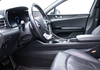 Подержанный автомобиль Kia K5 2020 года (10 фото)