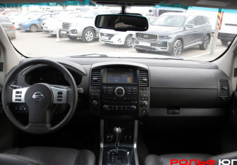 Подержанный автомобиль Nissan Pathfinder 2011 года (11 фото)