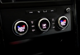 Подержанный автомобиль Land Rover Discovery 2017 года (27 фото)