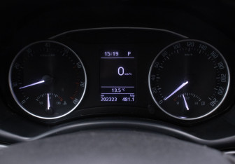 Подержанный автомобиль Skoda Octavia Wagon 2012 года (12 фото)