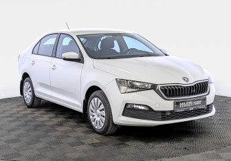Подержанный автомобиль Skoda Rapid Liftback 2022 года (3 фото)