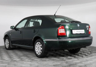 Подержанный автомобиль Skoda Octavia Liftback 2002 года (4 фото)