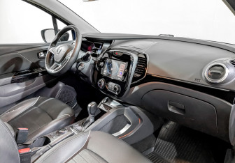 Подержанный автомобиль Renault Kaptur 2020 года (11 фото)