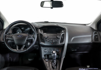 Подержанный автомобиль Ford Focus Hatchback 2018 года (6 фото)