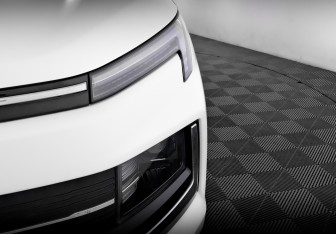 Подержанный автомобиль Москвич 3е 2023 года (17 фото)