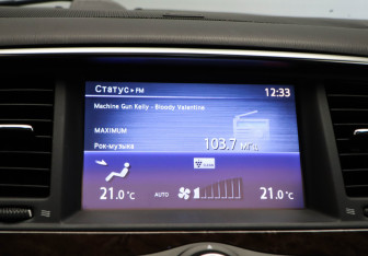 Подержанный автомобиль Infiniti QX80 2014 года (25 фото)