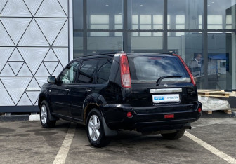 Подержанный автомобиль Nissan X-Trail 2005 года (7 фото)