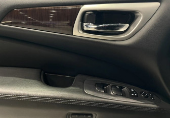 Подержанный автомобиль Nissan Pathfinder 2016 года (21 фото)