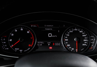 Подержанный автомобиль Audi Q5 2017 года (11 фото)