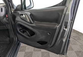 Подержанный автомобиль Citroen Berlingo 2021 года (25 фото)