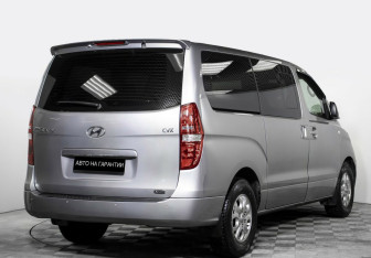 Подержанный автомобиль Hyundai Grand Starex 2014 года (4 фото)