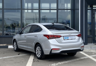 Подержанный автомобиль Hyundai Solaris Sedan 2017 года (7 фото)