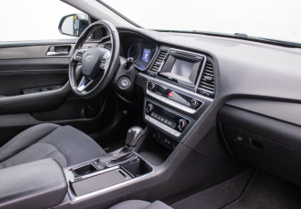 Подержанный автомобиль Hyundai Sonata 2017 года (10 фото)