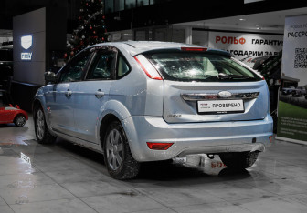 Подержанный автомобиль Ford Focus Hatchback 2008 года (6 фото)