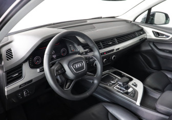 Подержанный автомобиль Audi Q7 2016 года (9 фото)