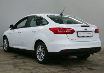 Подержанный автомобиль Ford Focus Sedan 2019 года (7 фото)