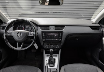 Подержанный автомобиль Skoda Octavia Liftback 2020 года (13 фото)