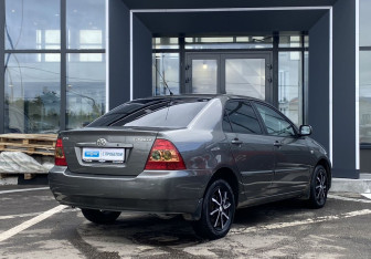 Подержанный автомобиль Toyota Corolla Sedan 2006 года (5 фото)