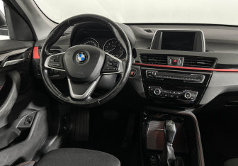 Подержанный автомобиль BMW X1 2017 года (14 фото)