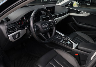 Подержанный автомобиль Audi A4 Sedan 2019 года (15 фото)