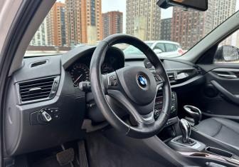 Подержанный автомобиль BMW X1 2012 года (7 фото)