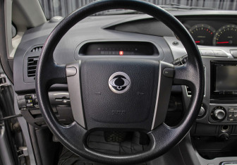 Подержанный автомобиль SsangYong Stavic 2013 года (17 фото)