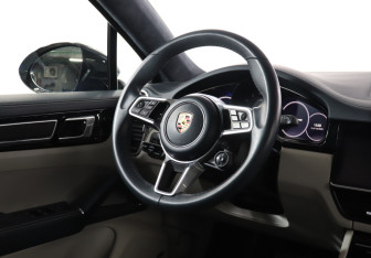 Подержанный автомобиль Porsche Cayenne 2019 года (15 фото)
