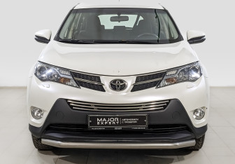 Подержанный автомобиль Toyota RAV4 2013 года (2 фото)