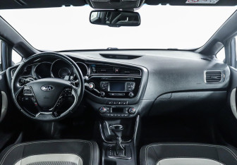 Подержанный автомобиль Kia Ceed Hatchback 2016 года (8 фото)