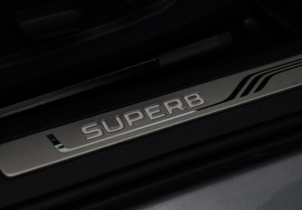Подержанный автомобиль Skoda Superb Liftback 2024 года (30 фото)