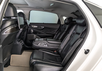 Подержанный автомобиль Kia K900 2019 года (18 фото)