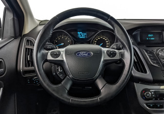 Подержанный автомобиль Ford Focus Hatchback 2014 года (16 фото)