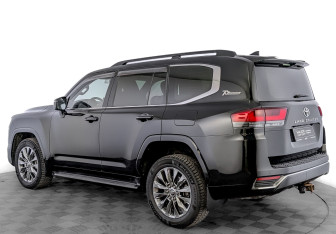 Подержанный автомобиль Toyota Land Cruiser Suv 2021 года (7 фото)