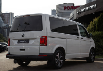 Подержанный автомобиль Volkswagen Caravelle 2018 года (4 фото)