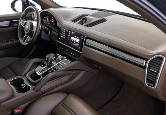 Подержанный автомобиль Porsche Cayenne 2023 года (13 фото)