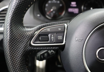 Подержанный автомобиль Audi Q3 2017 года (15 фото)