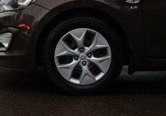 Подержанный автомобиль Hyundai Solaris Sedan 2015 года (17 фото)