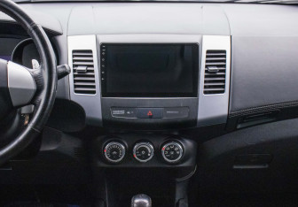 Подержанный автомобиль Mitsubishi Outlander 2011 года (14 фото)