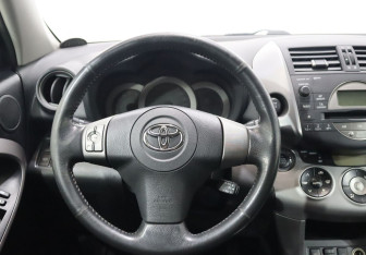 Подержанный автомобиль Toyota RAV4 2007 года (16 фото)